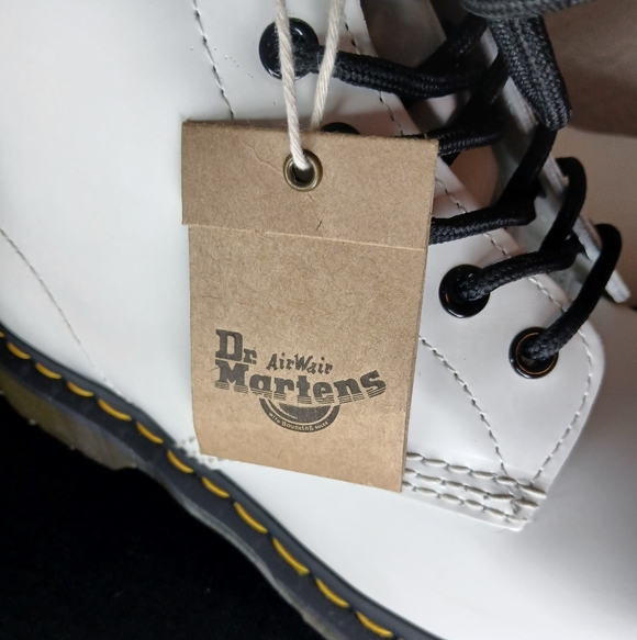 Dr. Martens 1460 Lace Up 8-Eye Combat Boots White Smooth Leather Men Sz 9 No Box - Picture 8 of 9